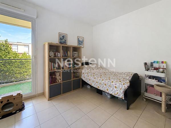 Appartement T2  de 40.75 m2 avec garage fermé BRON 69500
