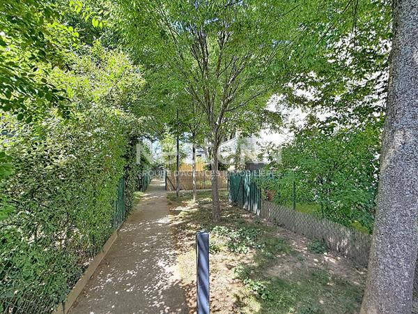 Appartement T2  de 40.75 m2 avec garage fermé BRON 69500