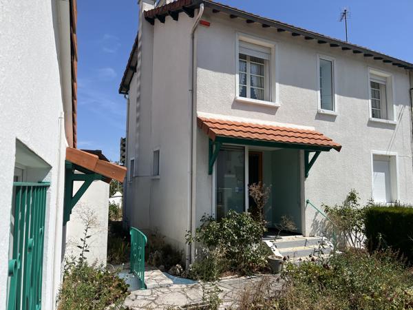 MAISON DE VILLE 4 CHAMBRES A RENOVER AVEC JARDIN ET GARAGE A POITIERS OUEST