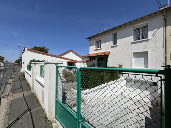 MAISON DE VILLE 4 CHAMBRES A RENOVER AVEC JARDIN ET GARAGE A POITIERS OUEST