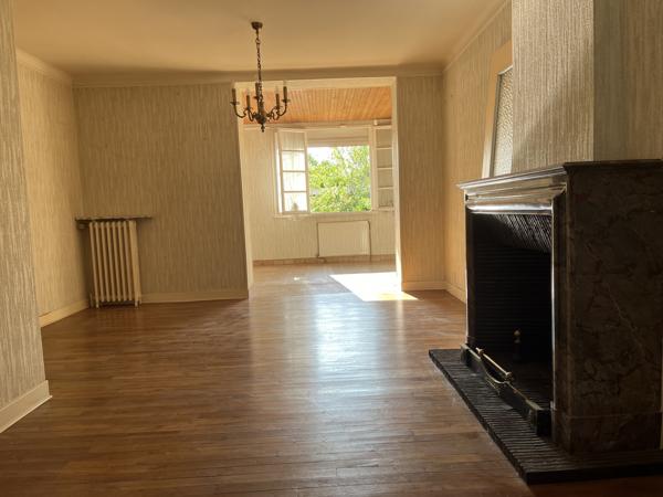 MAISON DE VILLE 4 CHAMBRES A RENOVER AVEC JARDIN ET GARAGE A POITIERS OUEST