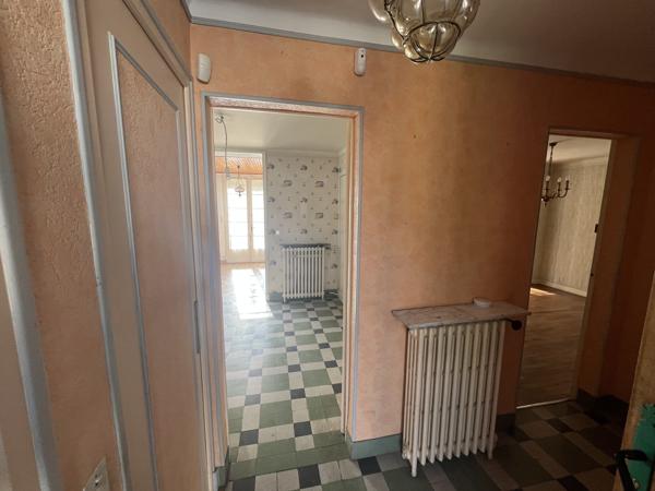 MAISON DE VILLE 4 CHAMBRES A RENOVER AVEC JARDIN ET GARAGE A POITIERS OUEST