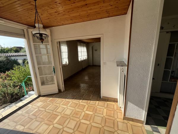 MAISON DE VILLE 4 CHAMBRES A RENOVER AVEC JARDIN ET GARAGE A POITIERS OUEST