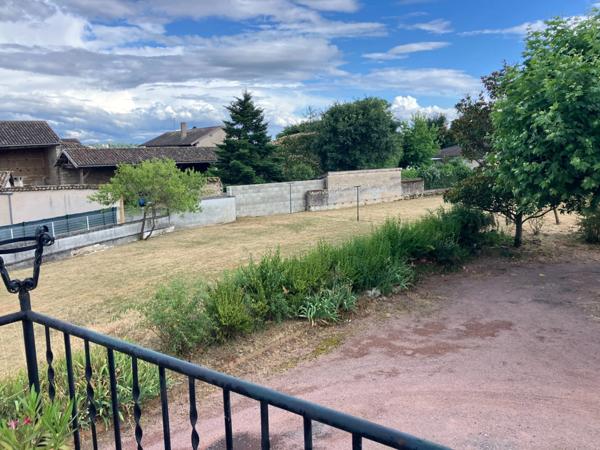 Appartement à vendre 3 pièces à TAPONAS (69220) T2 Duplex avec Grand Jardin Privatif 192 m² + 2 Parkings. Arrêt bus à 50 m