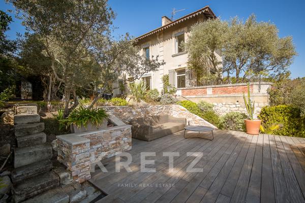 Propriété historique avec vue Palais des Papes