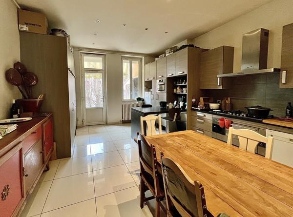 BEL APPARTEMENT ANCIEN ALLIANT ÉLÉGANCE ET AUTHENTICITÉ