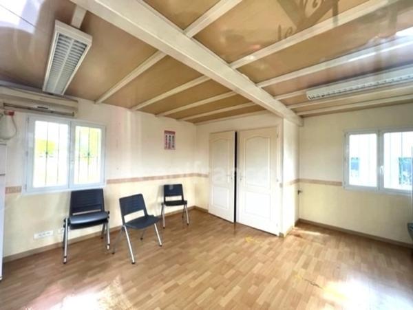 Dpt Charente Maritime (17), à vendre proche de SAINTES Entrepots parkings et Bureaux