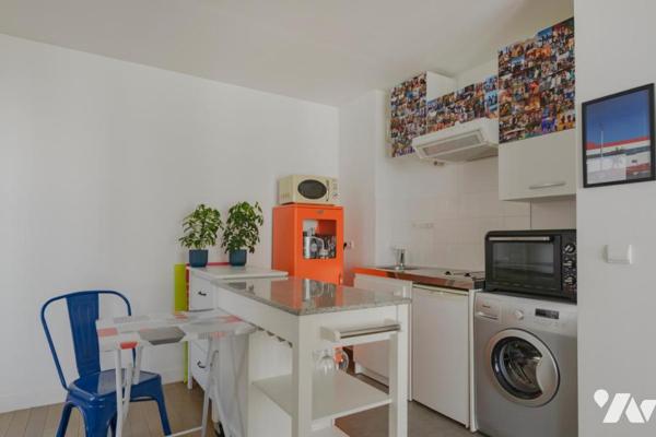 PARIS 18 / LA FOURCHE - GRAND STUDIO DERNIER ÉTAGE AVEC TERRASSE + PARKING EN OPTION