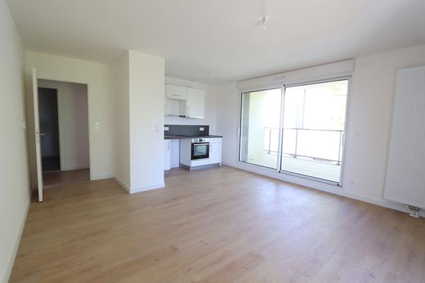 T3 PROCHE COMMERCES ET TRANSPORTS