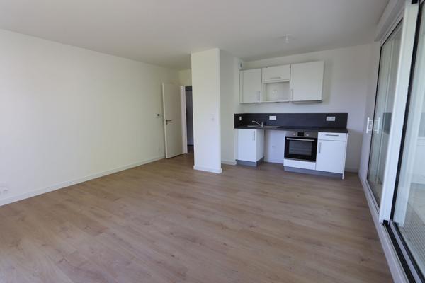 T3 PROCHE COMMERCES ET TRANSPORTS