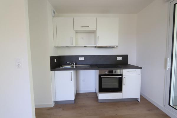 T3 PROCHE COMMERCES ET TRANSPORTS