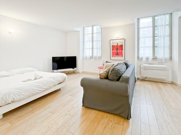 Cannes (06400) Très beau studio au 3ème d'un très bel immeuble