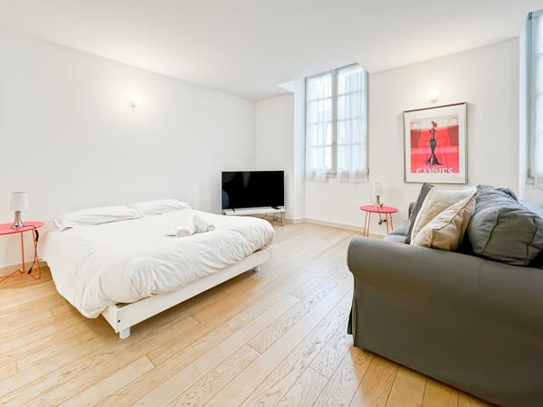 Cannes (06400) Très beau studio au 3ème d'un très bel immeuble