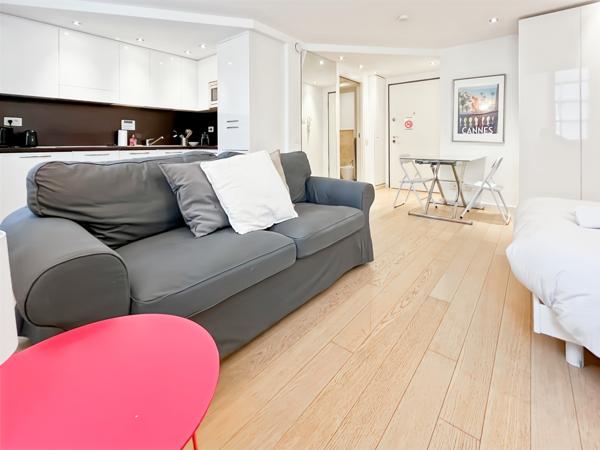 Cannes (06400) Très beau studio au 3ème d'un très bel immeuble