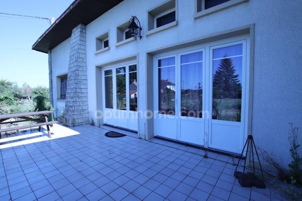 MAISON 4 CHAMBRES à rénover située dans un environnement calme proche du centre ville