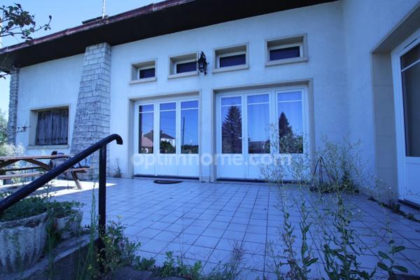 MAISON 4 CHAMBRES à rénover située dans un environnement calme proche du centre ville