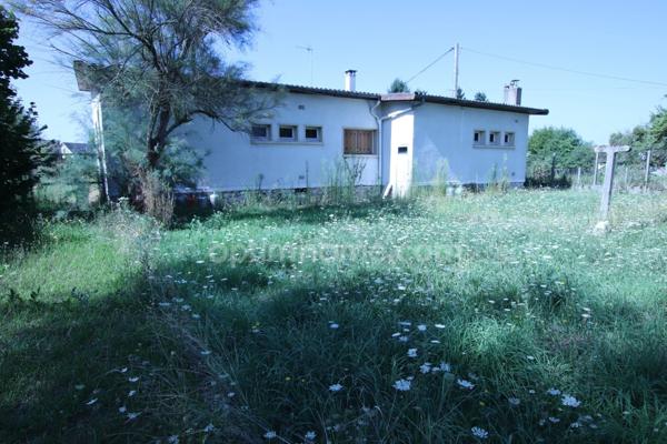 MAISON 4 CHAMBRES à rénover située dans un environnement calme proche du centre ville