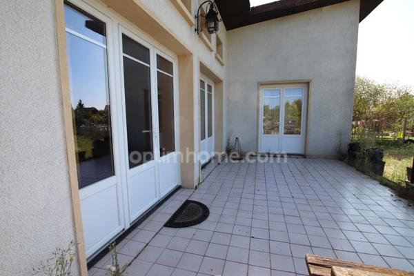 MAISON 4 CHAMBRES à rénover située dans un environnement calme proche du centre ville