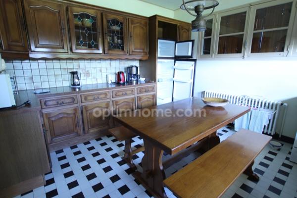 MAISON 4 CHAMBRES à rénover située dans un environnement calme proche du centre ville