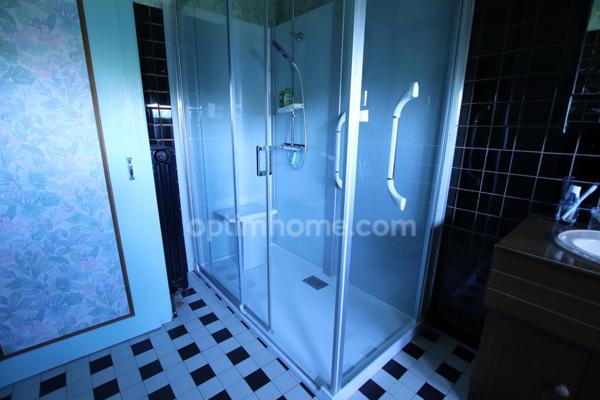 MAISON 4 CHAMBRES à rénover située dans un environnement calme proche du centre ville