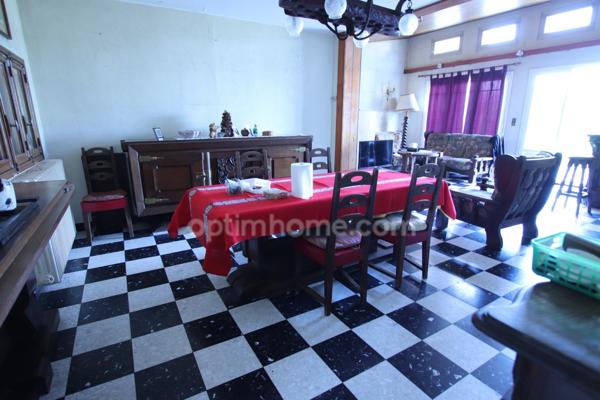 MAISON 4 CHAMBRES à rénover située dans un environnement calme proche du centre ville