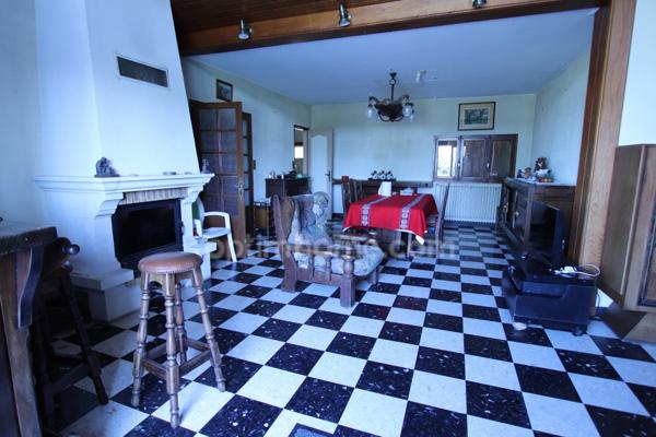 MAISON 4 CHAMBRES à rénover située dans un environnement calme proche du centre ville