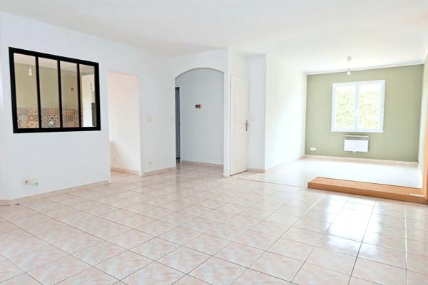 Maison 4 pièces (possibilité 5) sur Castries sur un terrain de 300 m²