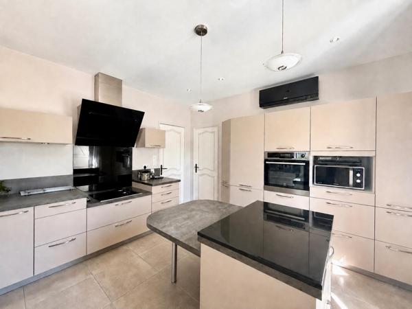 CARCASSONNE – MONTLEGUN | ÉLÉGANTE VILLA 4 FACES, 3 CHAMBRES ET BELLES PRESTATIONS
