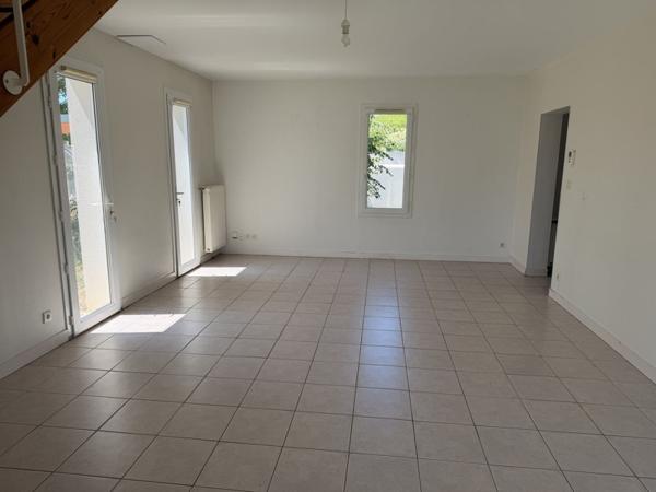 Maison à vendre 317 700 € Saint-Vivien 4 p 106 m² DPE C