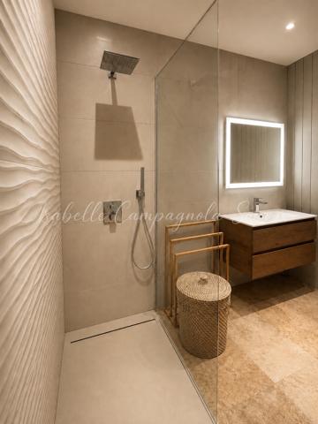 Maison
         6 pièces
        - 395 m² Bien prestige 1 890 000 € *