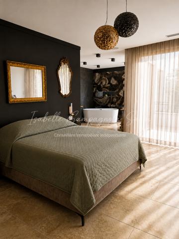 Maison
         6 pièces
        - 395 m² Bien prestige 1 890 000 € *
