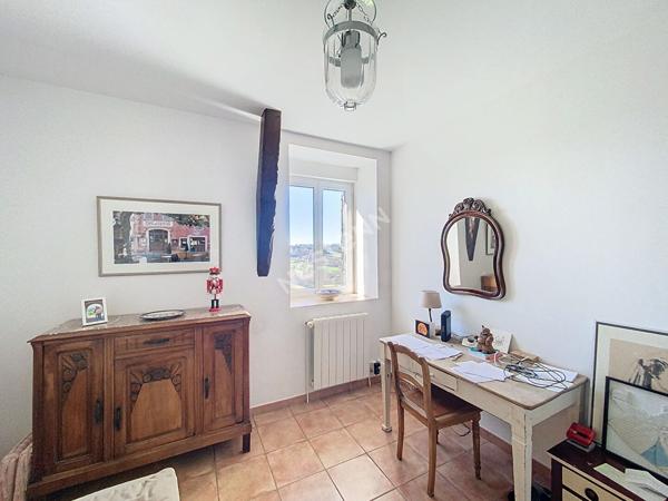 Maison de caractère en pierre avec vue magnifique à vendre - Saint Hilaire Peyroux - 3 Chambres - 1 dépendance exploitable - 1 Salle d'eau - Garage - Fosse septique conforme - Terrain piscinable