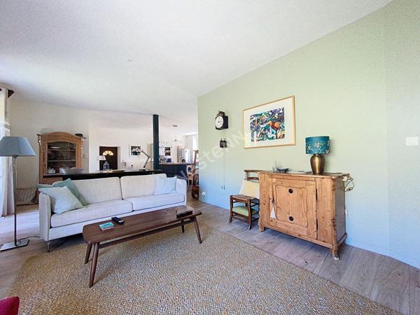 Maison de caractère en pierre avec vue magnifique à vendre - Saint Hilaire Peyroux - 3 Chambres - 1 dépendance exploitable - 1 Salle d'eau - Garage - Fosse septique conforme - Terrain piscinable