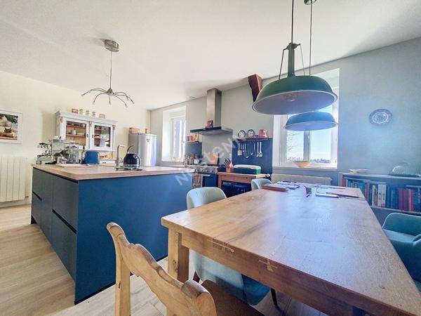 Maison de caractère en pierre avec vue magnifique à vendre - Saint Hilaire Peyroux - 3 Chambres - 1 dépendance exploitable - 1 Salle d'eau - Garage - Fosse septique conforme - Terrain piscinable