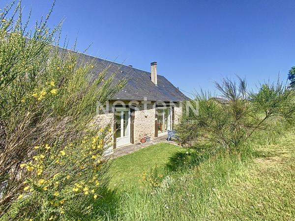 Maison de caractère en pierre avec vue magnifique à vendre - Saint Hilaire Peyroux - 3 Chambres - 1 dépendance exploitable - 1 Salle d'eau - Garage - Fosse septique conforme - Terrain piscinable