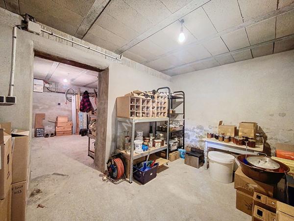 Maison de caractère en pierre avec vue magnifique à vendre - Saint Hilaire Peyroux - 3 Chambres - 1 dépendance exploitable - 1 Salle d'eau - Garage - Fosse septique conforme - Terrain piscinable