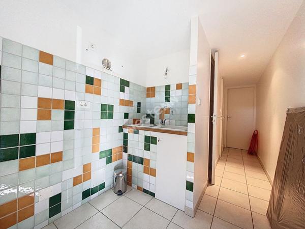 Maison de caractère en pierre avec vue magnifique à vendre - Saint Hilaire Peyroux - 3 Chambres - 1 dépendance exploitable - 1 Salle d'eau - Garage - Fosse septique conforme - Terrain piscinable