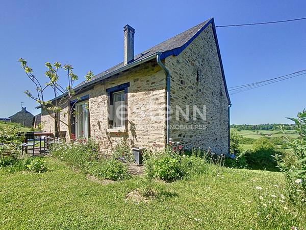 Maison de caractère en pierre avec vue magnifique à vendre - Saint Hilaire Peyroux - 3 Chambres - 1 dépendance exploitable - 1 Salle d'eau - Garage - Fosse septique conforme - Terrain piscinable