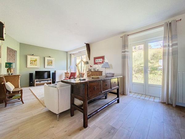 Maison de caractère en pierre avec vue magnifique à vendre - Saint Hilaire Peyroux - 3 Chambres - 1 dépendance exploitable - 1 Salle d'eau - Garage - Fosse septique conforme - Terrain piscinable