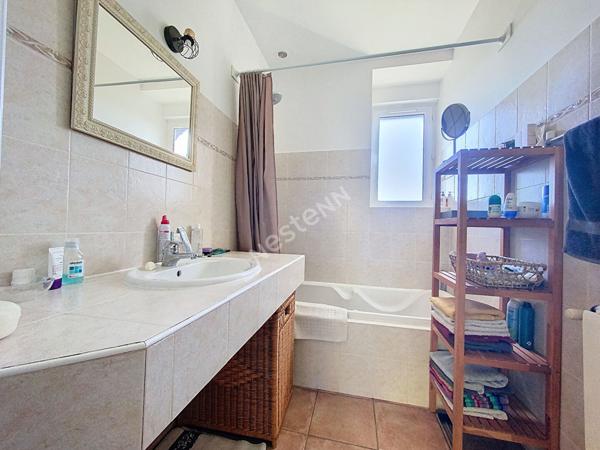 Maison de caractère en pierre avec vue magnifique à vendre - Saint Hilaire Peyroux - 3 Chambres - 1 dépendance exploitable - 1 Salle d'eau - Garage - Fosse septique conforme - Terrain piscinable