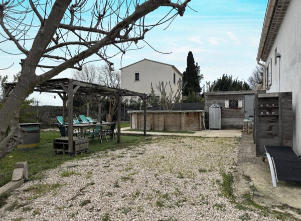 Maison de plain-pied avec piscine et véranda sur 674 m² de terrain