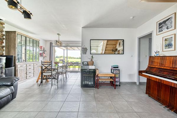 Maison Soulaire Et Bourg 6 pièce(s) 106 m2