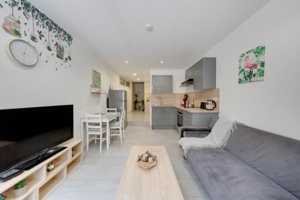 Charmante maison de village à Lauris avec terrasse et T2