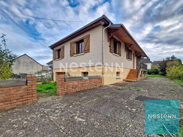 Maison avec trois chambres surélevée sur un sous-sol total à Cannes Ecluse