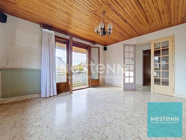 Maison avec trois chambres surélevée sur un sous-sol total à Cannes Ecluse