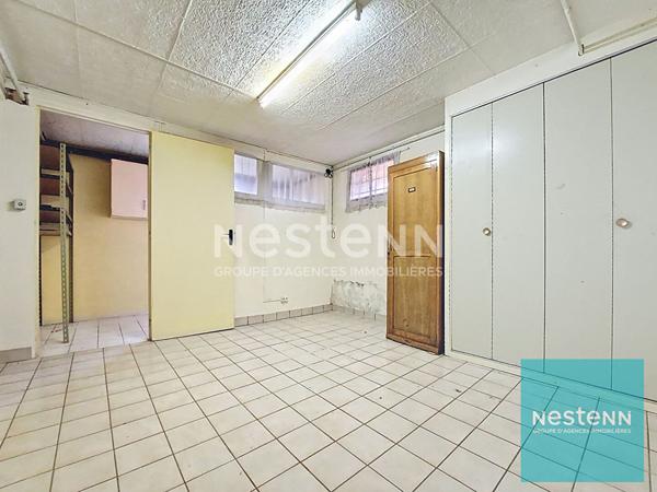 Maison avec trois chambres surélevée sur un sous-sol total à Cannes Ecluse