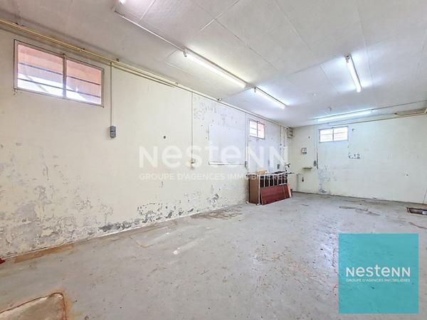 Maison avec trois chambres surélevée sur un sous-sol total à Cannes Ecluse