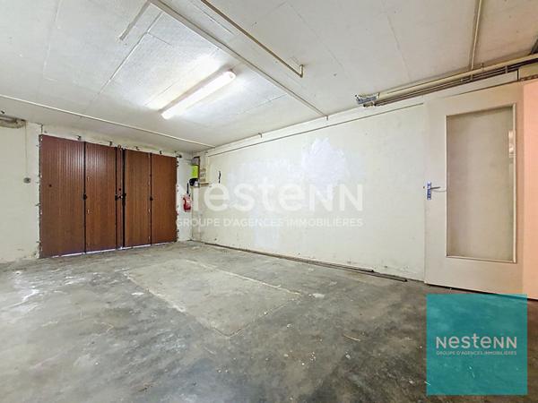 Maison avec trois chambres surélevée sur un sous-sol total à Cannes Ecluse