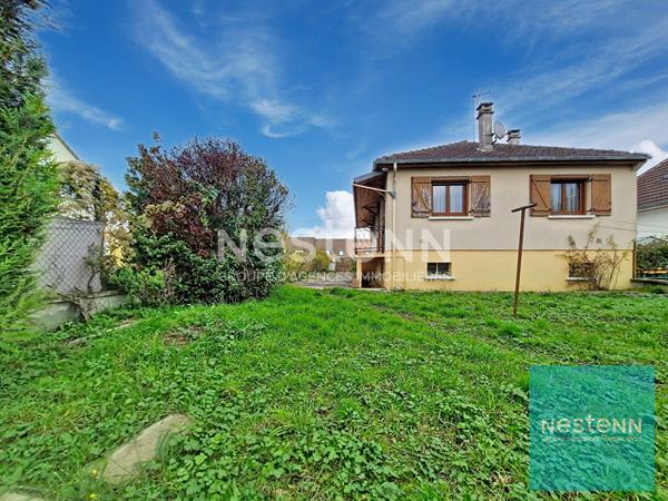 Maison avec trois chambres surélevée sur un sous-sol total à Cannes Ecluse