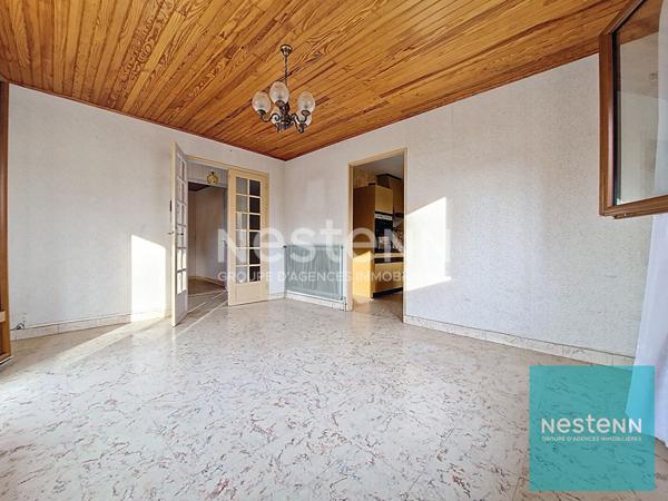 Maison avec trois chambres surélevée sur un sous-sol total à Cannes Ecluse